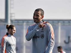 包含都灵遭受惨痛失利，劲敌斩获胜利迅速超越的词条