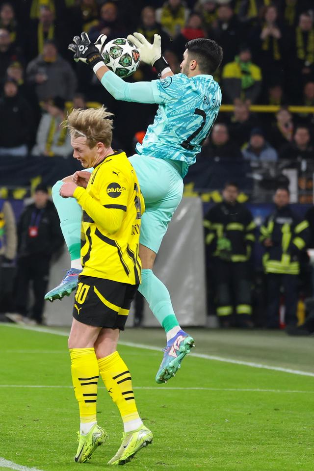 包含欧预赛对抗异常激烈，各队拼尽全力的词条