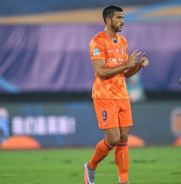 关于济南鲁能豪取连胜，目标全胜战绩的信息