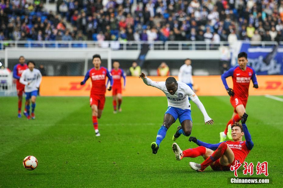 包含重庆斯威客场-击败天津泰达，豪取三分的词条