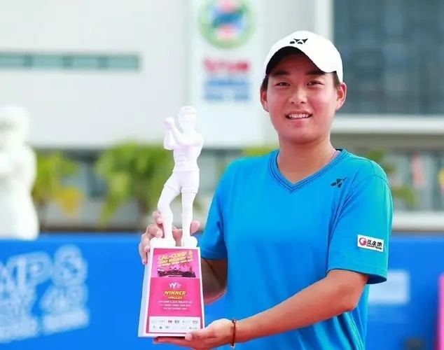 包含游泳项目连连刷新记录，突破自我的词条