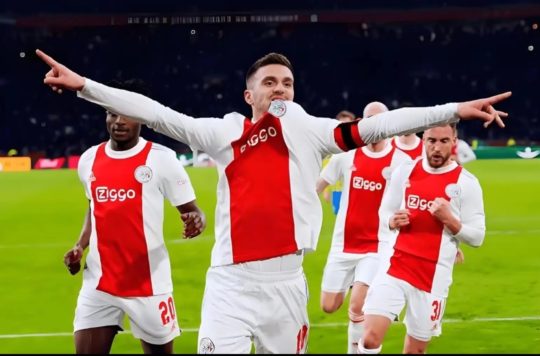 巴黎豪取连胜，-小胜阿贾克斯进决赛的简单介绍