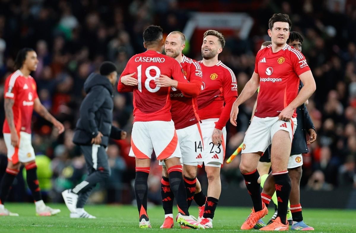 开云体育在线登录-包含战场硝烟弥漫，曼联力压群雄轻松晋级的词条