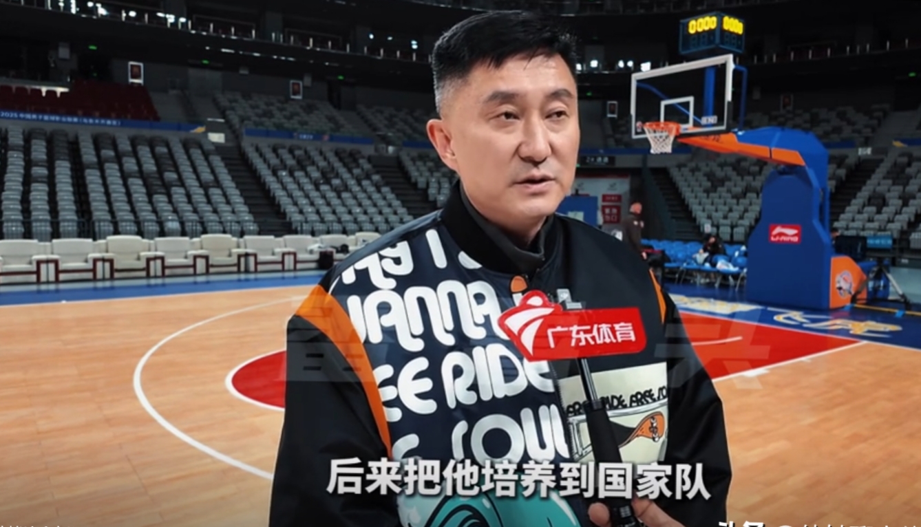 开云体育官网入口-蓝队新帅上任改变风格，带领球队迎战新赛季