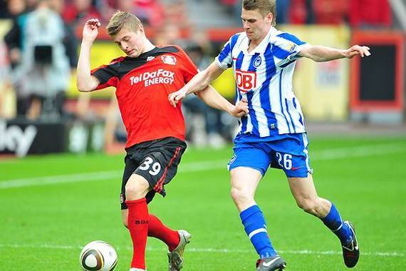 开云体育官网-柏林赫塔主场惨败，保级悬念渐起的简单介绍