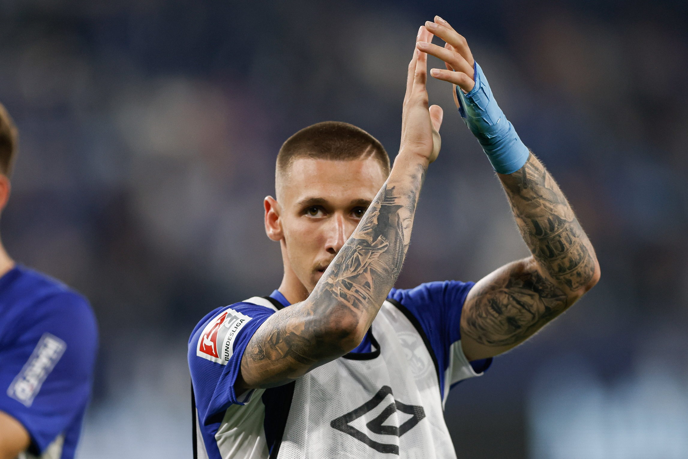 沙尔克俱乐部赞助商力赞球队表现的简单介绍