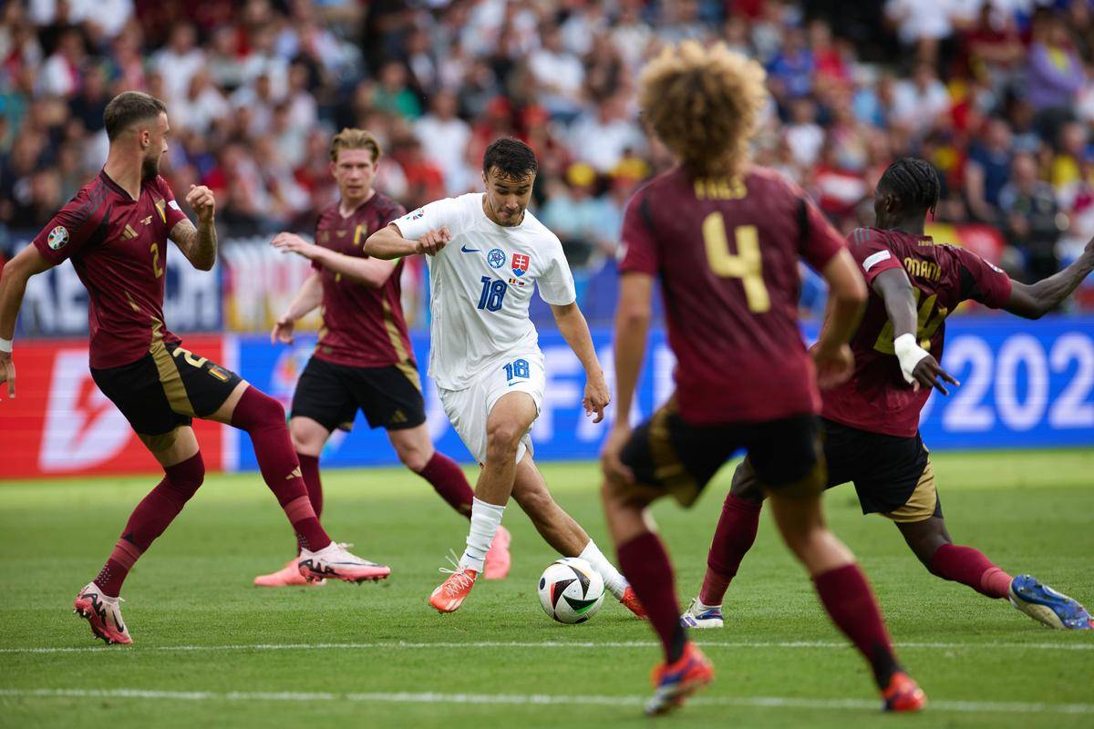 欧预赛：德国力争三连胜迎战荷兰