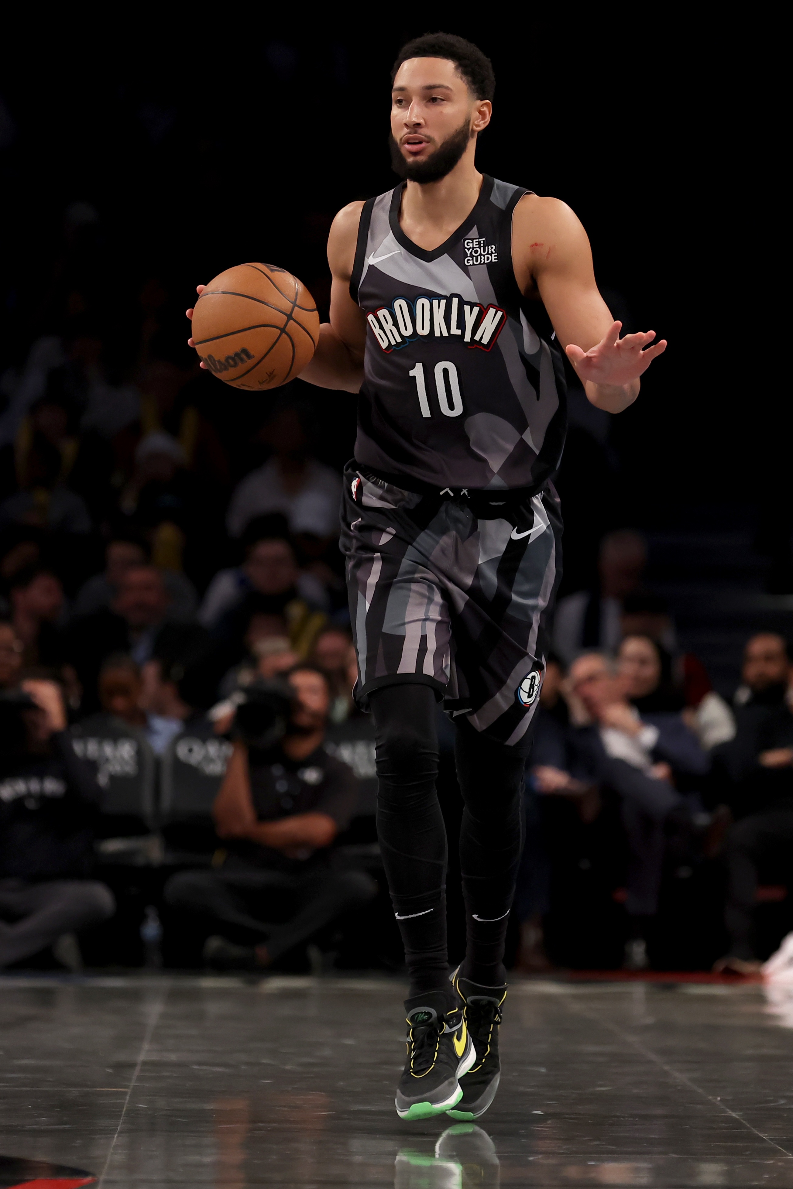 包含篮网控卫突破关键时刻，帮助球队避免失利的词条