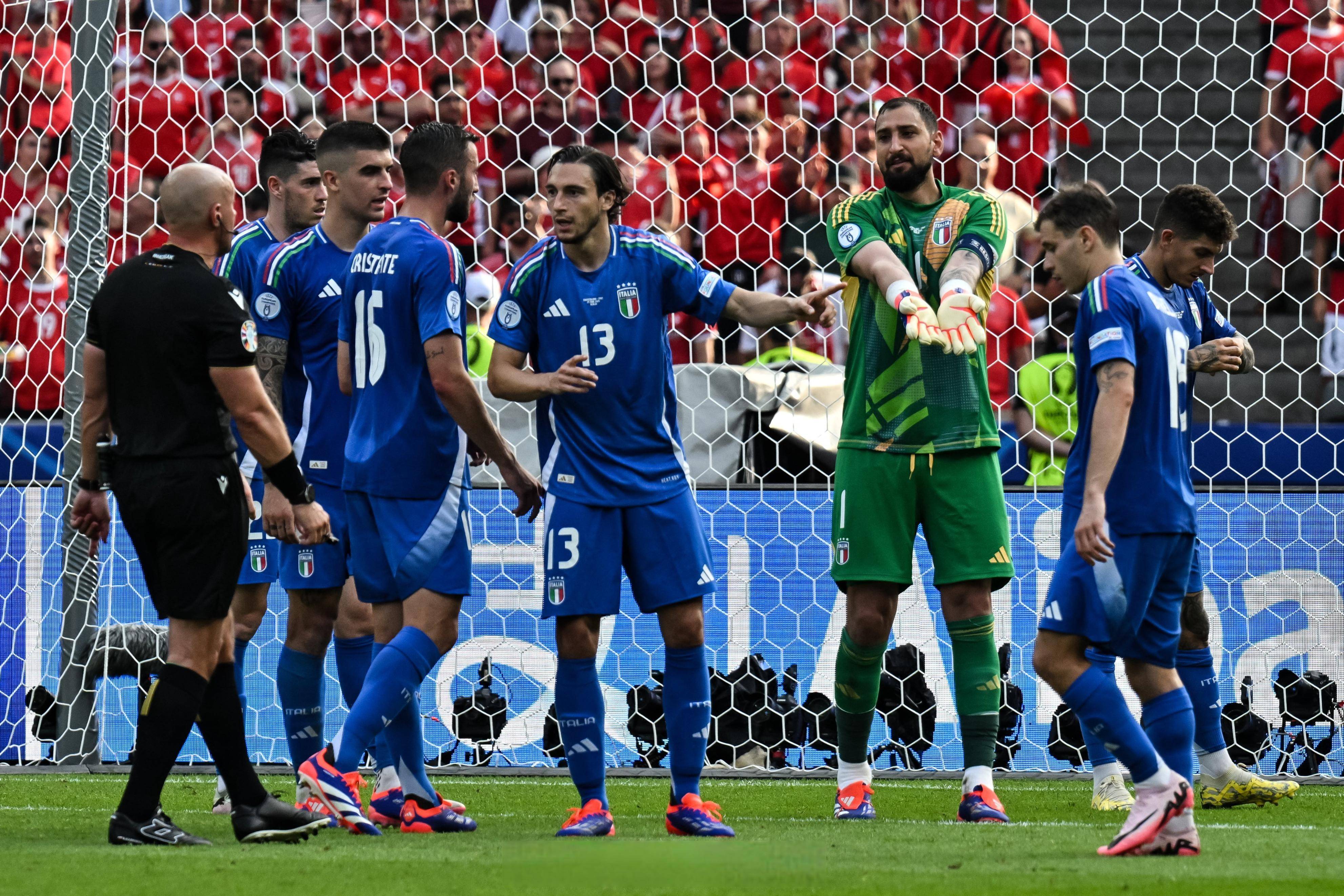 包含克罗地亚备战欧洲预选赛关键之战的词条