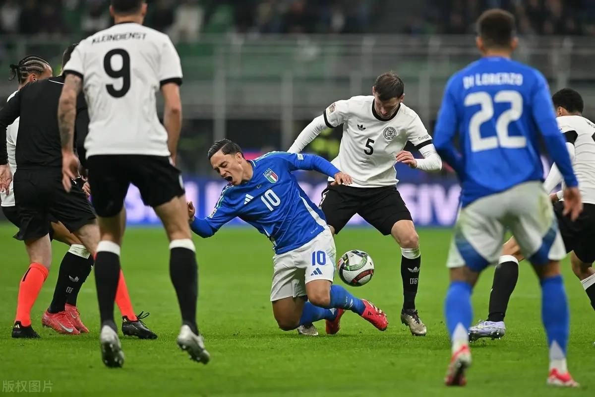 关于欧预赛深情对决，球员们战胜困难拼搏向前的信息