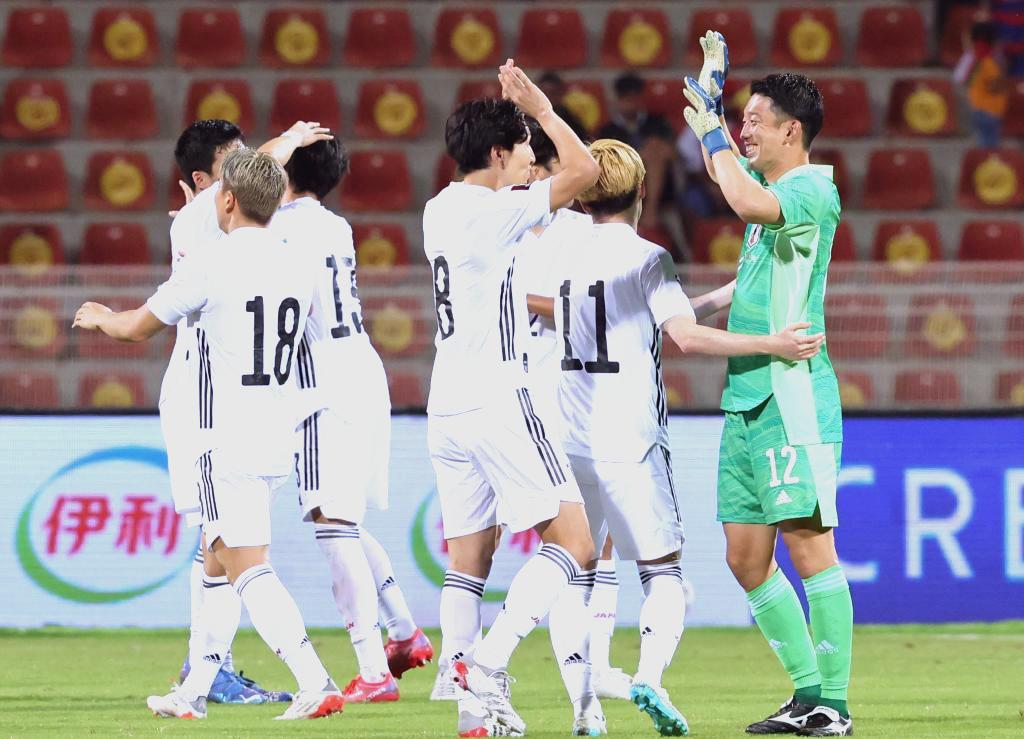 新西兰对阵卡塔尔，双方争夺胜利