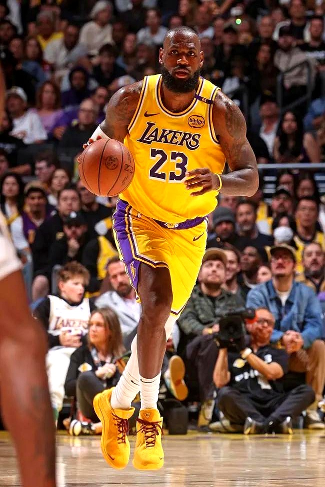 球队表现出色，取得关键胜利