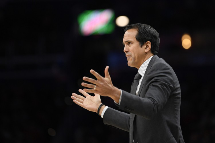 湖人队教练斯波尔斯特拉撰写新书的简单介绍 湖人队教练斯波尔斯特拉撰写新书的简单介绍